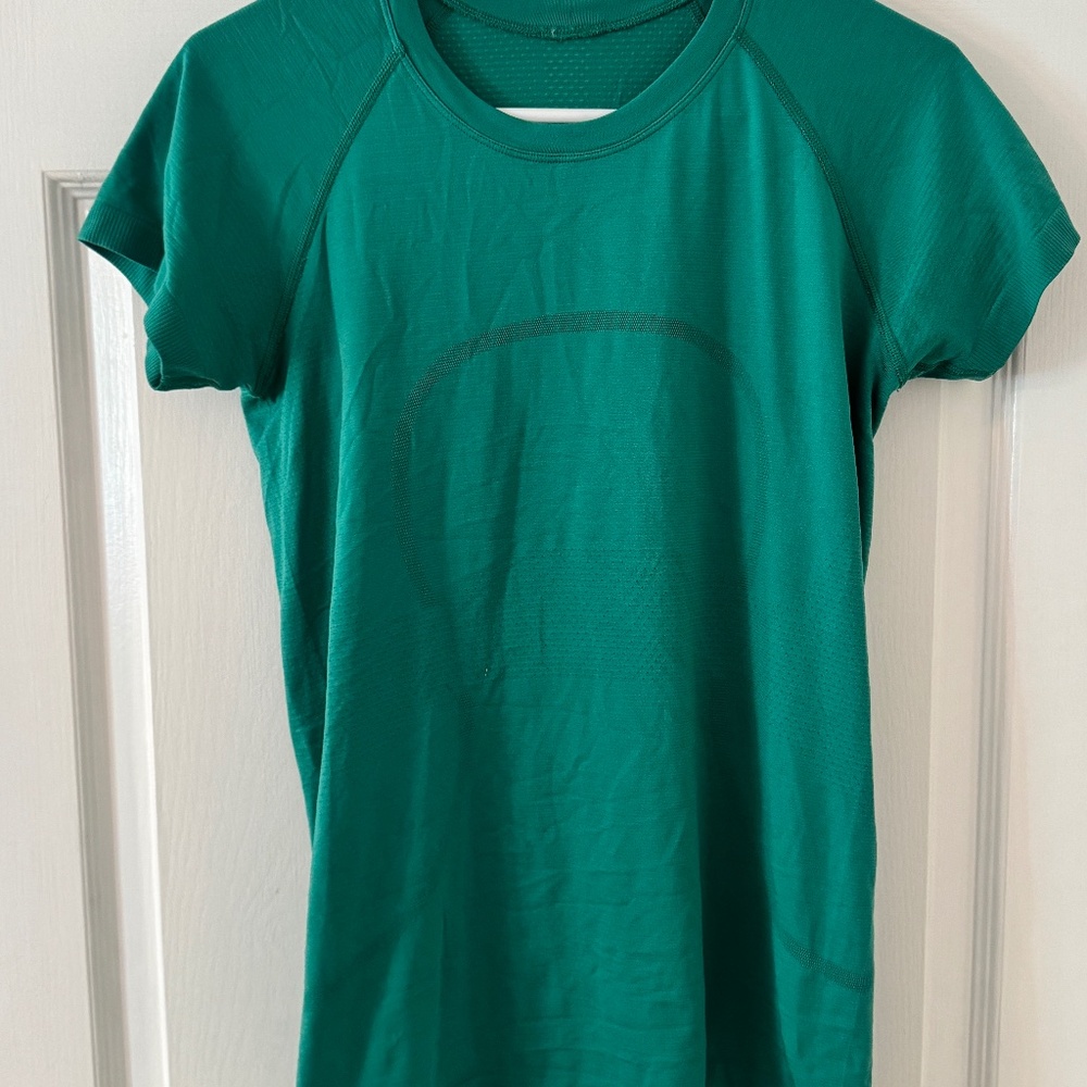 Lululemon short sleeve shirt